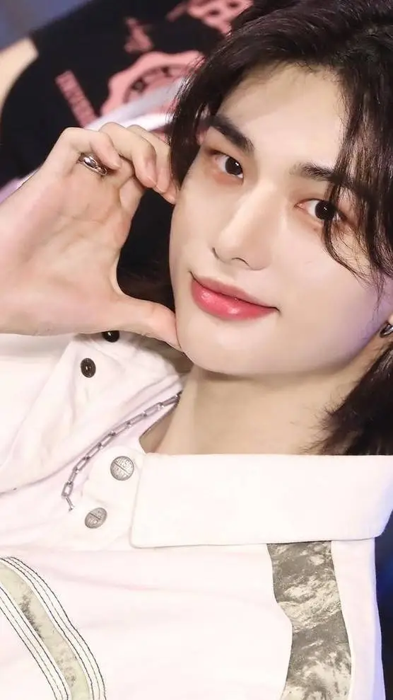 Talkie AI - Chat with hyunjin 