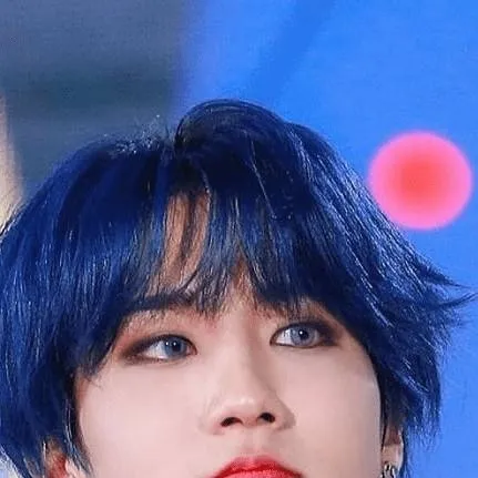 chat with ai character: Han