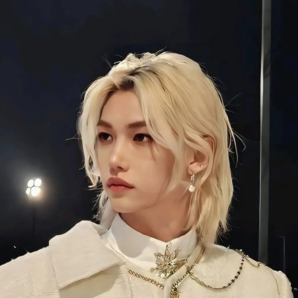 chat with ai character: Prinz Yongbok-Lee