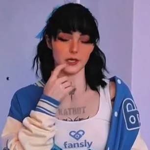 chat with ai character: Lana Bee