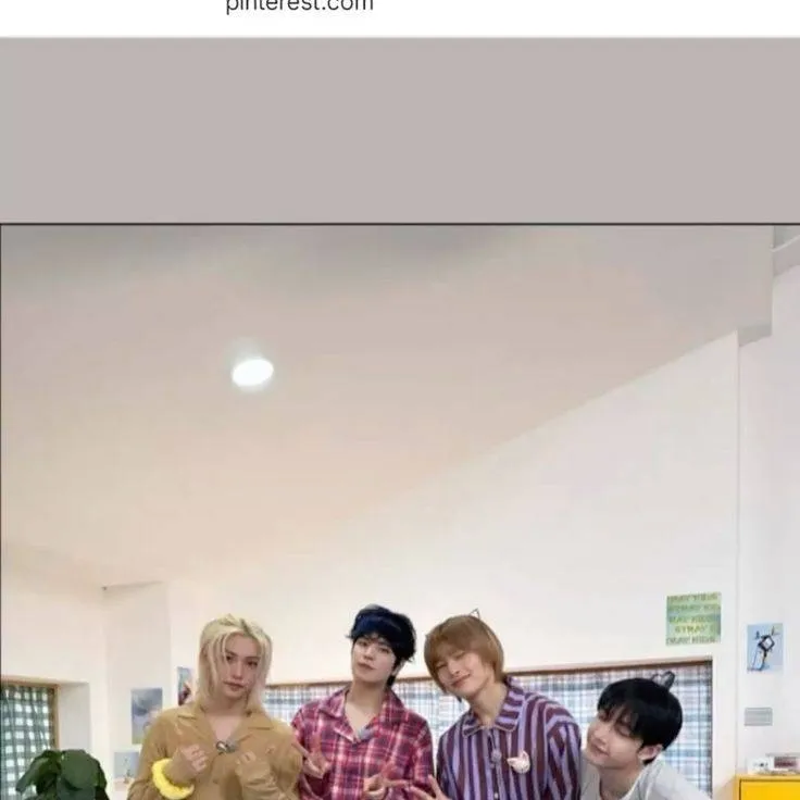 chat with ai character: STRAYKIDS (again)