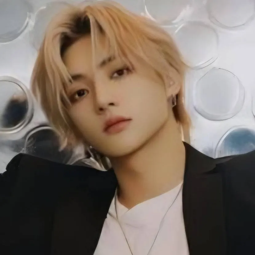 chat with ai character: Noah brown