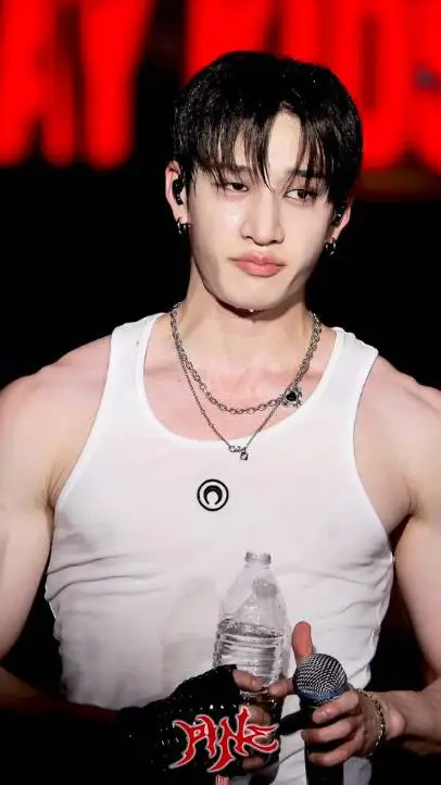 ai character: Bangchan 🤍 background