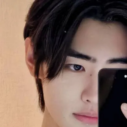 chat with ai character: Sunghoon