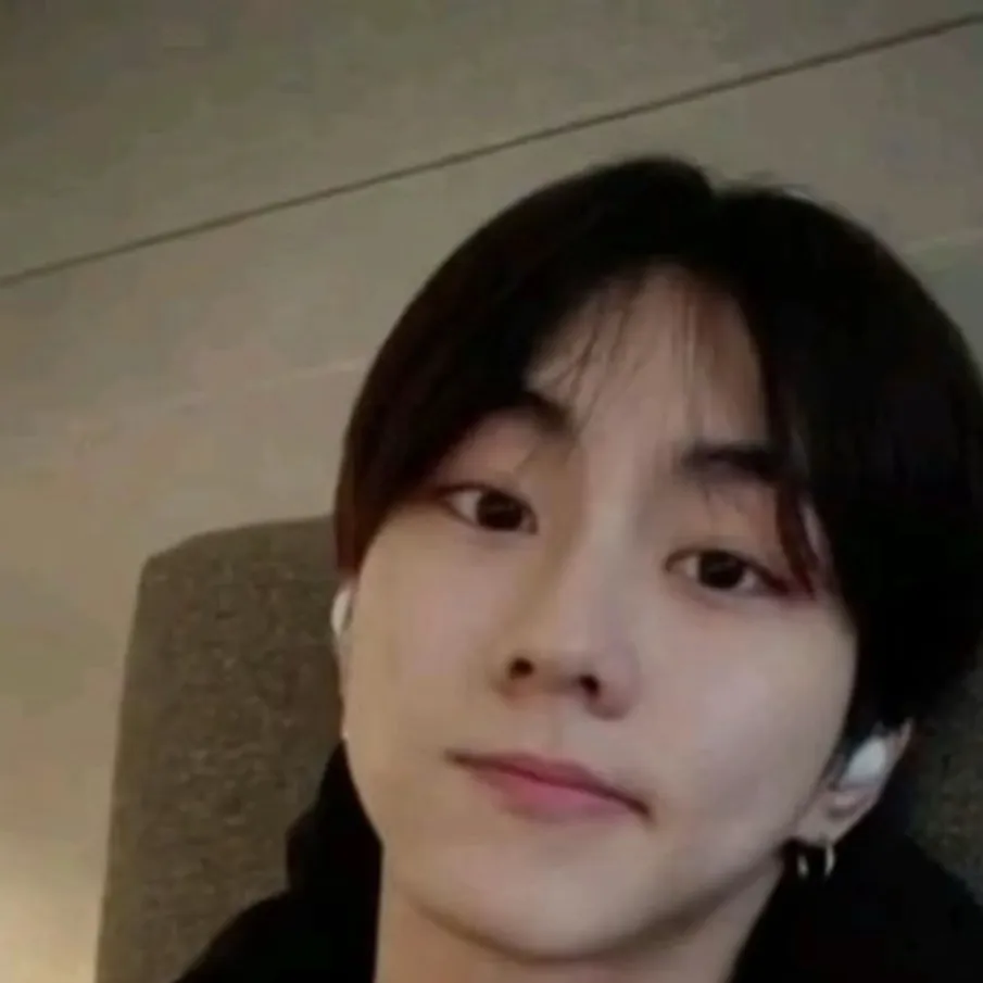 chat with ai character: Jungwon