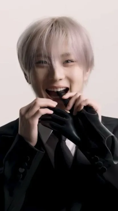 ai character: Jungwon. 🐱 background