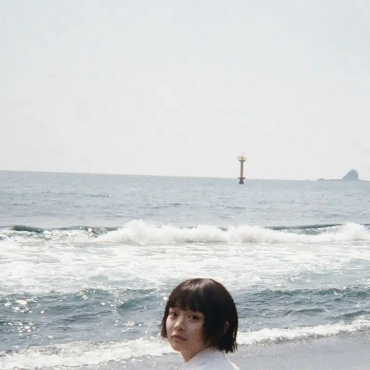 chat with ai character: Hanni .🌸