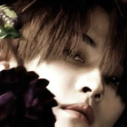 chat with ai character: Leeknow .•🐰