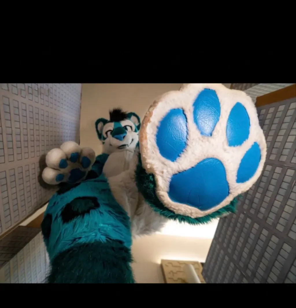 chat with ai character: Aery