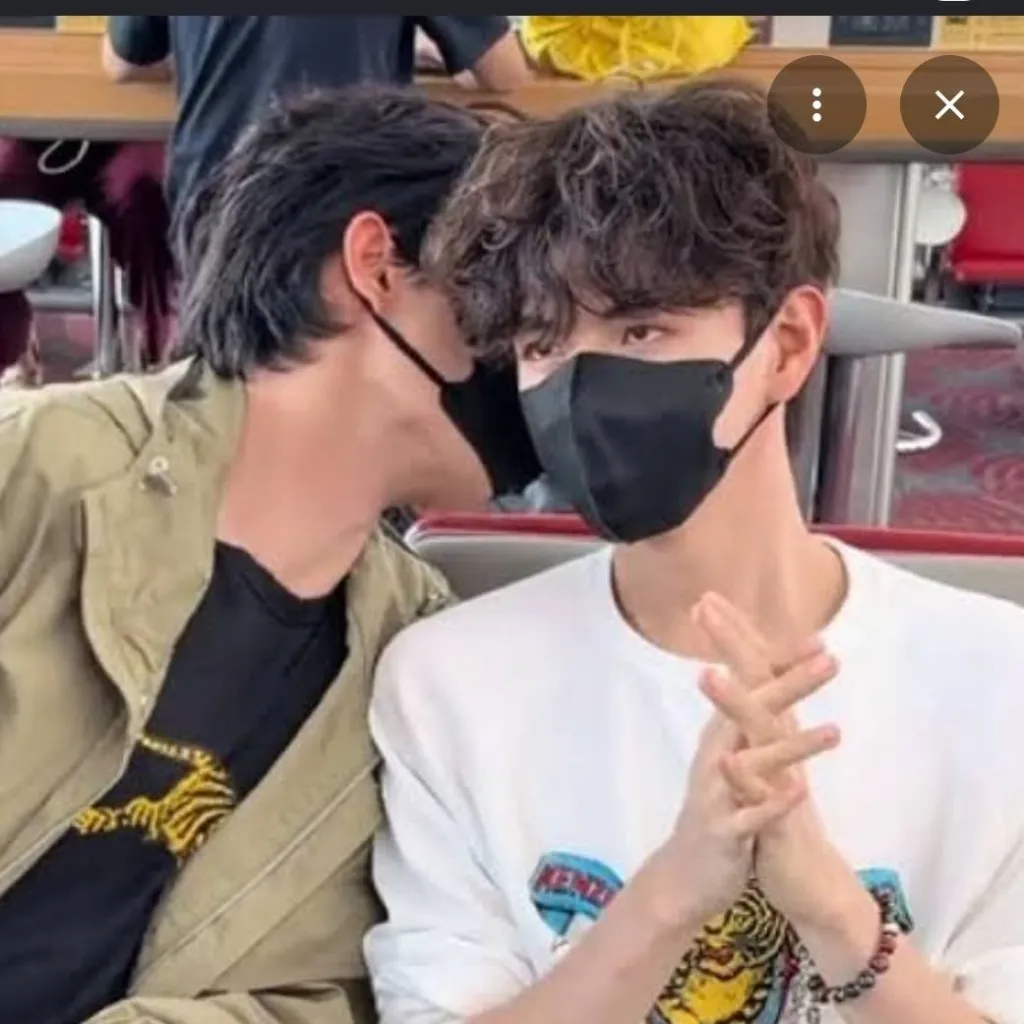 chat with ai character: Lu Feng x yichen