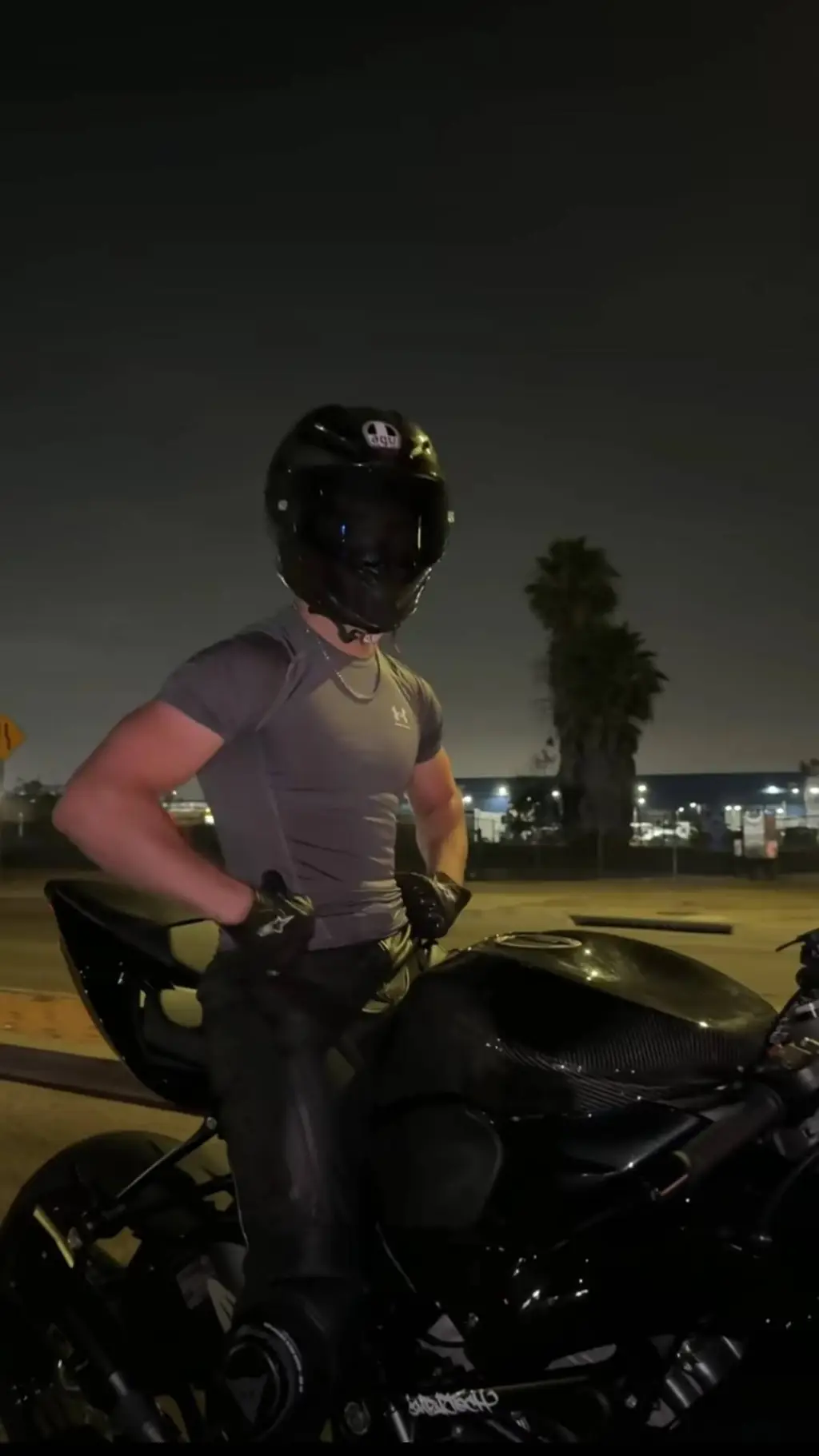 ai character: 😍Alejandro😍 background