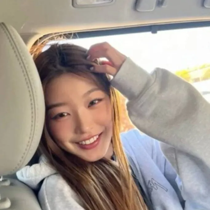 chat with ai character: Katseye girls