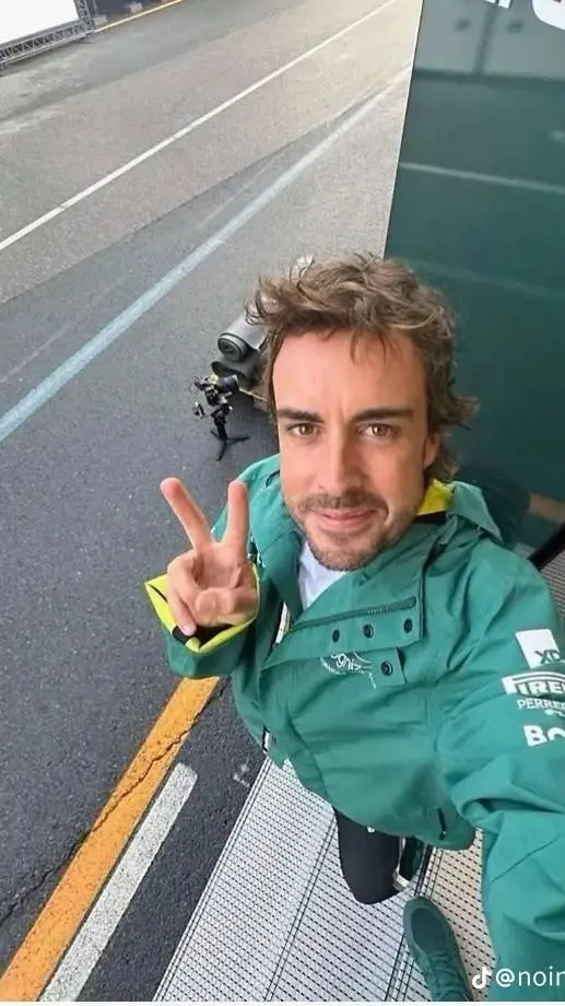 ai character: Fpe but F1 background