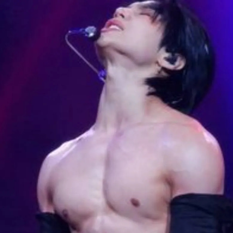 chat with ai character: Hyunjin😎🔥