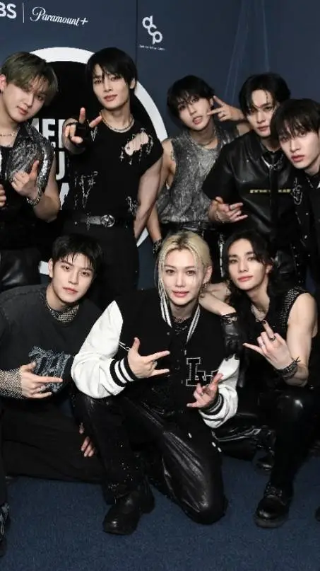 ai character: Straykids✨ background