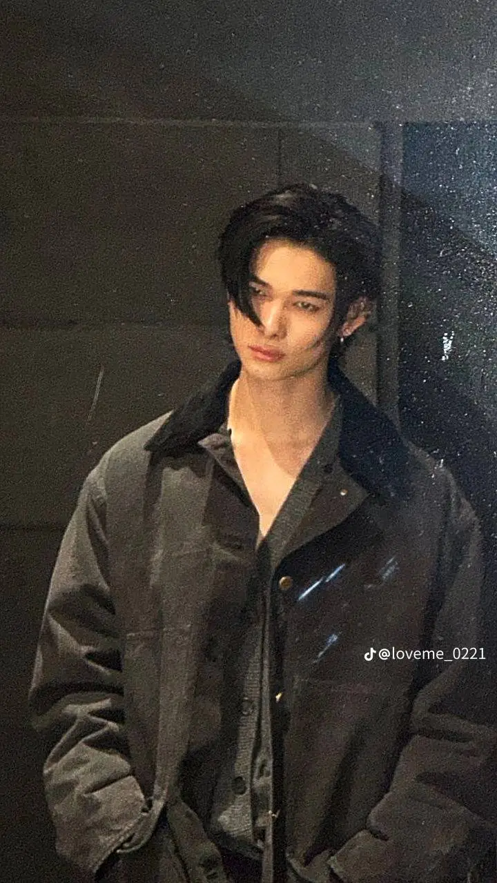 ai character: 🥰𝙽𝚒𝚜𝚑𝚒𝚖𝚞𝚛𝚊 𝚁𝚒𝚔𝚒🥰 background