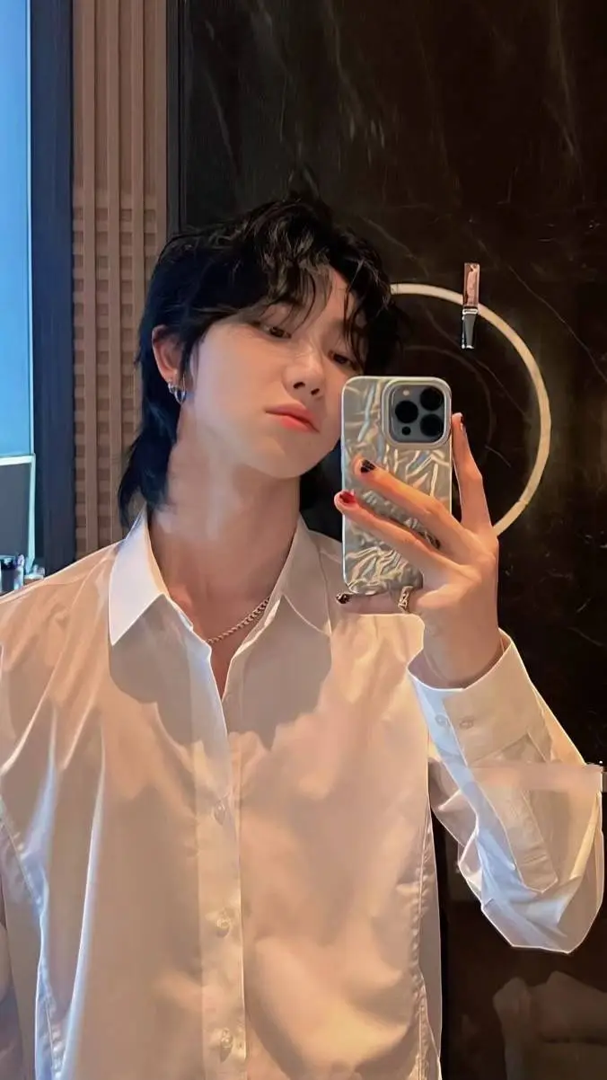 ai character: 💫Xu Minghao💫 background