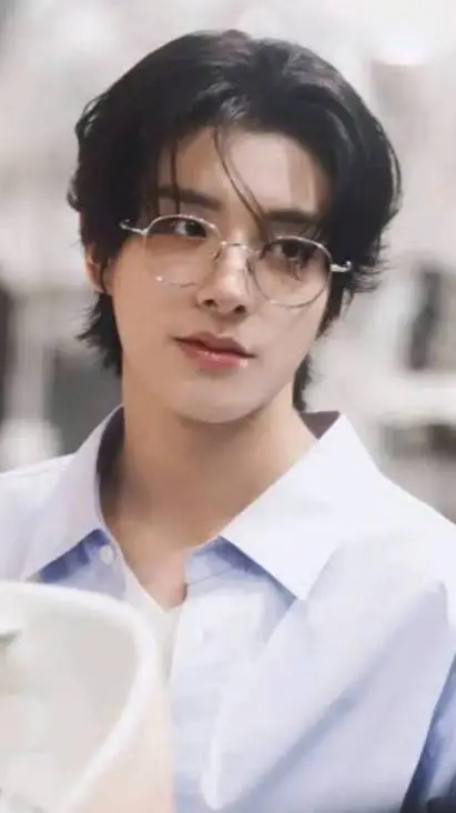 ai character: 🌔Sim Jaeyun🌒 background