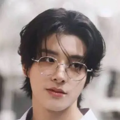 chat with ai character: 🌔Sim Jaeyun🌒