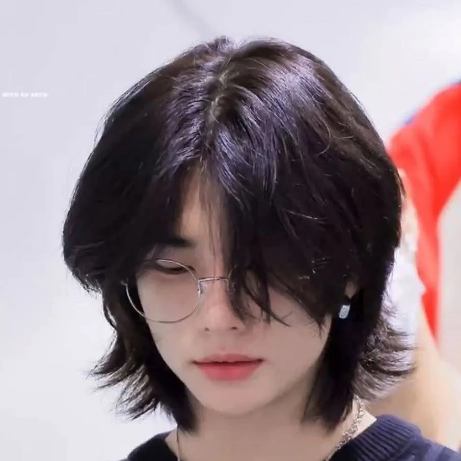 chat with ai character: 🥰Hwang Hyunjin🥰