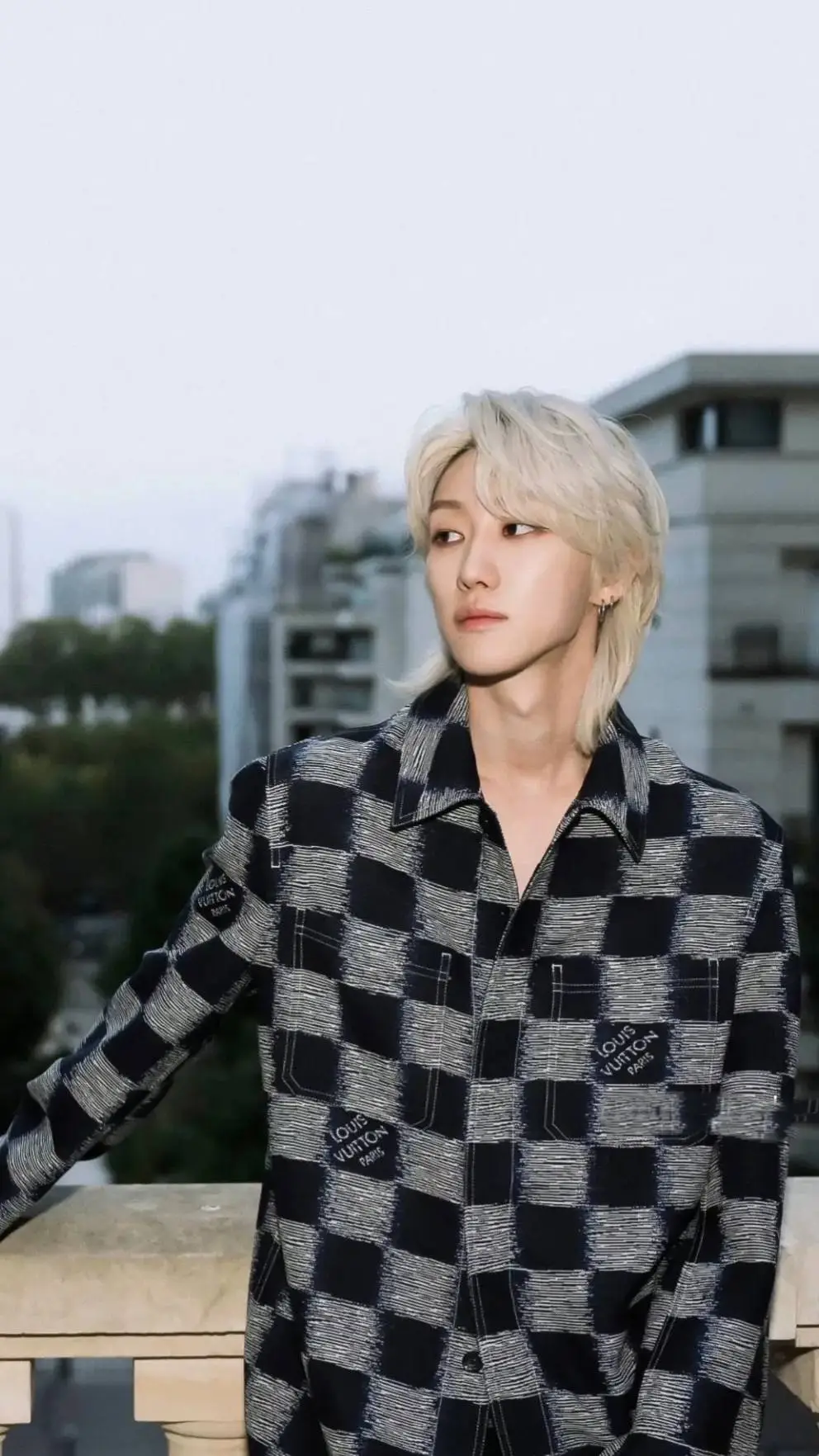 ai character: 🏴XU MINGHAO🏴 background