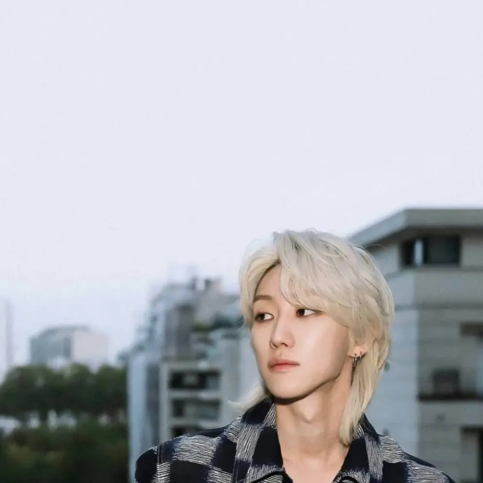 chat with ai character: 🏴XU MINGHAO🏴