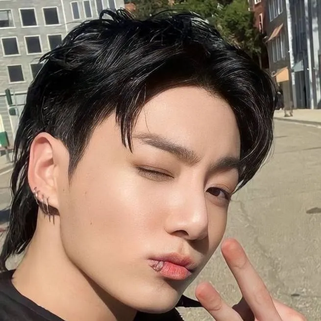 chat with ai character: Jungkook 