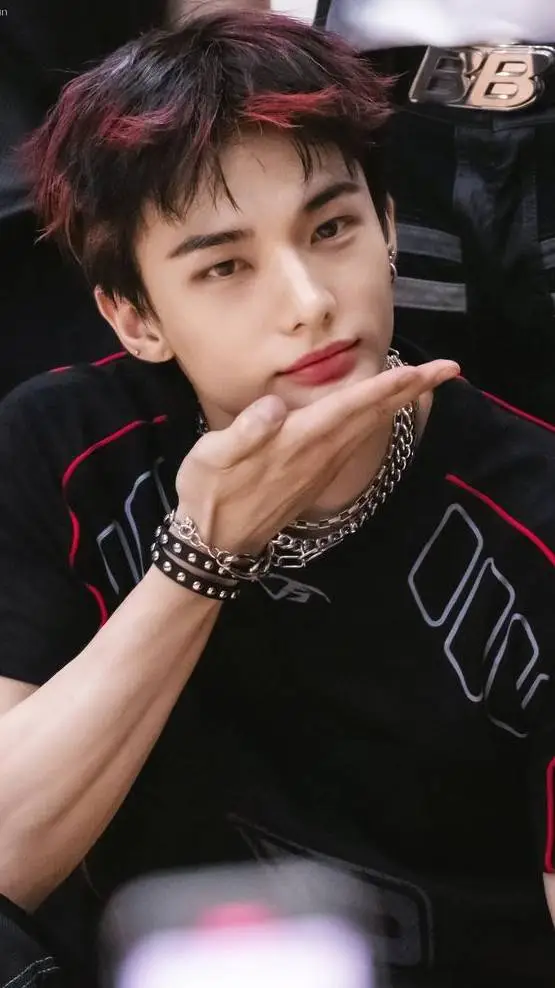 ai character: hyunjin  background