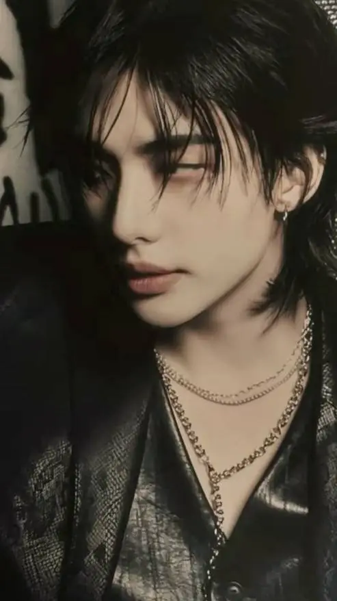 ai character: hyunjin  background
