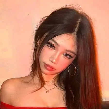 chat with ai character: ❤🖤Cecile❤🖤