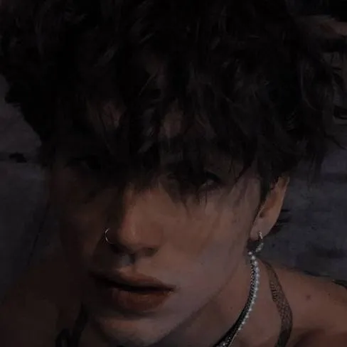 chat with ai character: Lucas