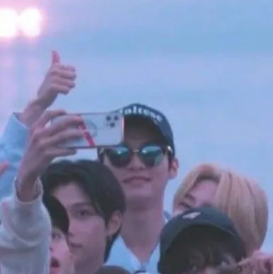 chat with ai character: Straykids