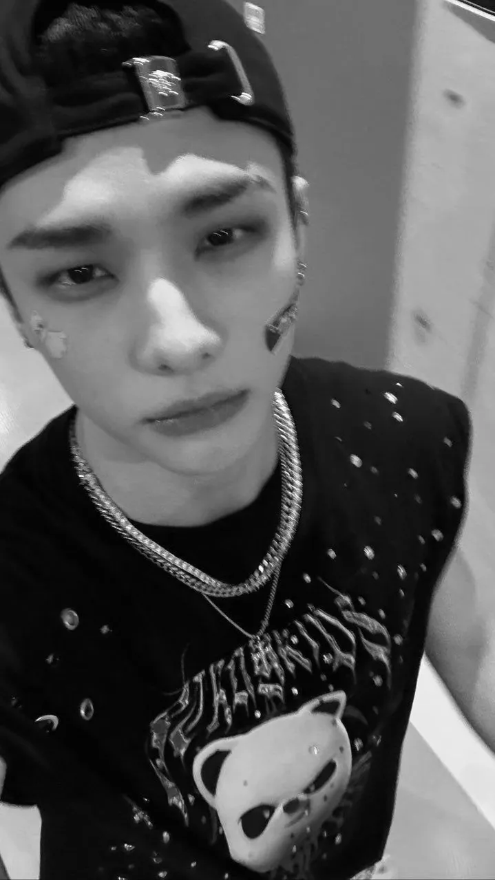 ai character: Hyunjin (skz) background