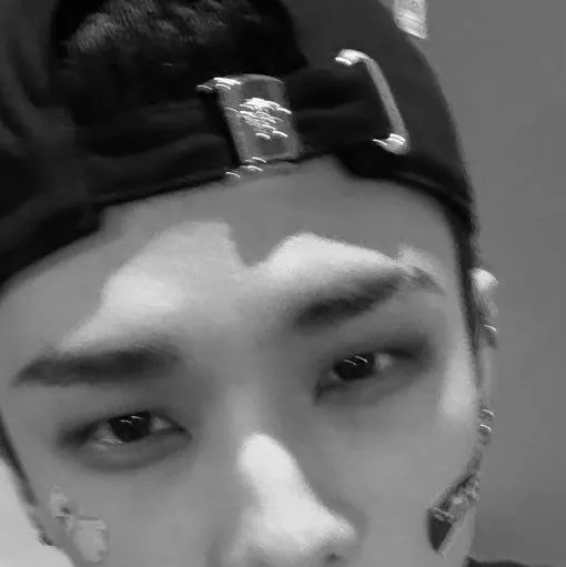 chat with ai character: Hyunjin (skz)