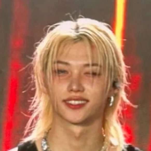 chat with ai character: Straykids