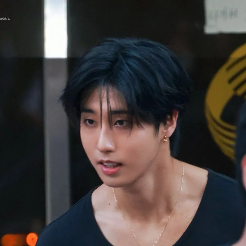 chat with ai character: Han