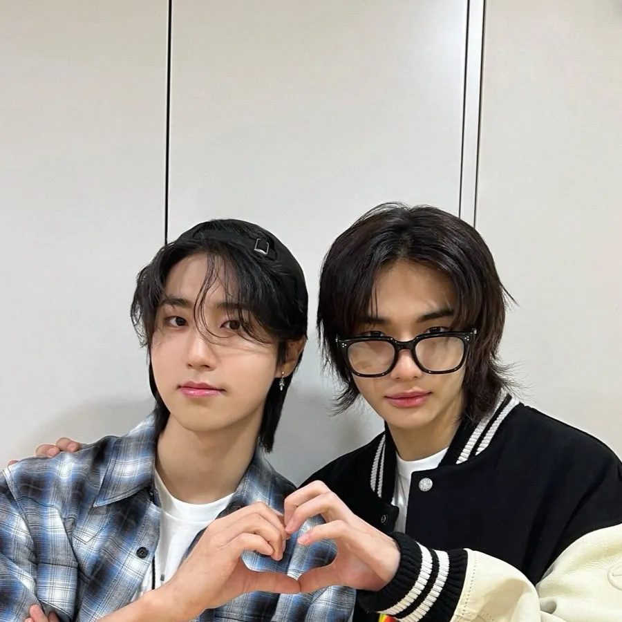 chat with ai character: Han & Hyunjin