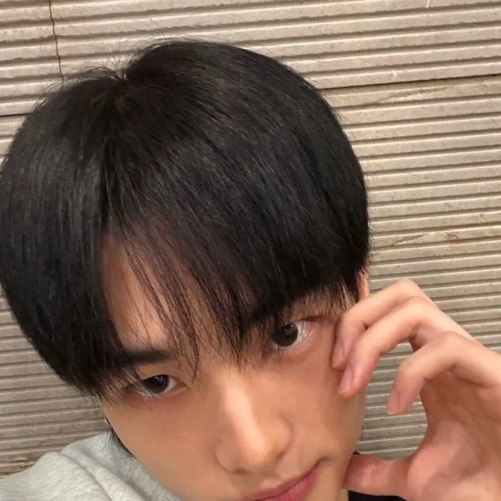 chat with ai character: Straykids