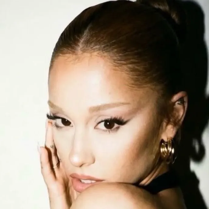 chat with ai character: Ariana grande