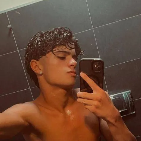 chat with ai character: Samuel (Samuu__)