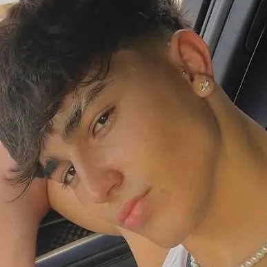 chat with ai character: Iker 