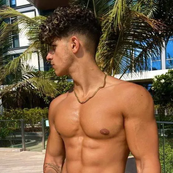 chat with ai character: Pablo 