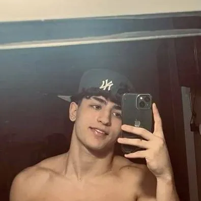 chat with ai character: Martín 