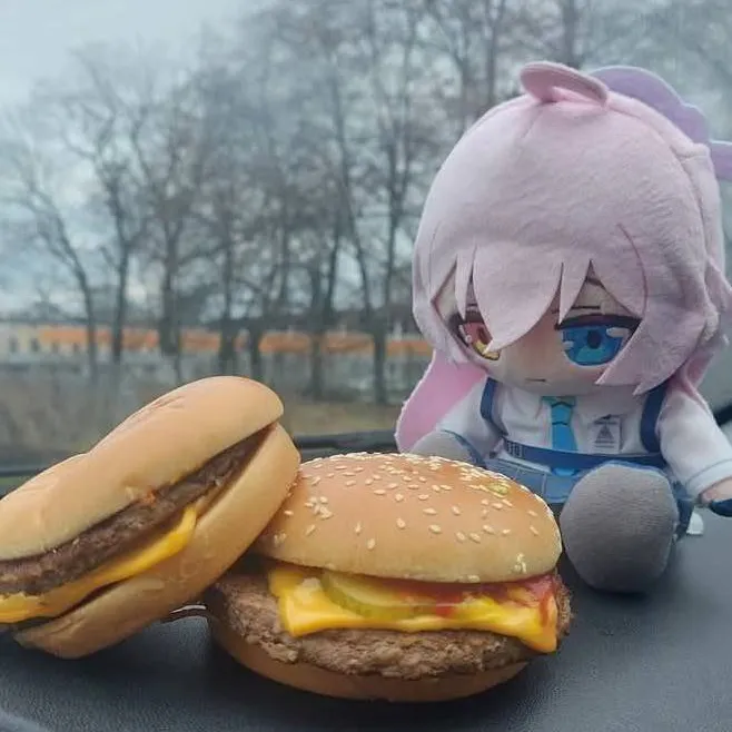 chat with ai character: hoshino date