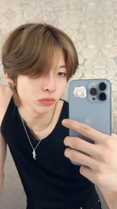 ai character: Jiho background