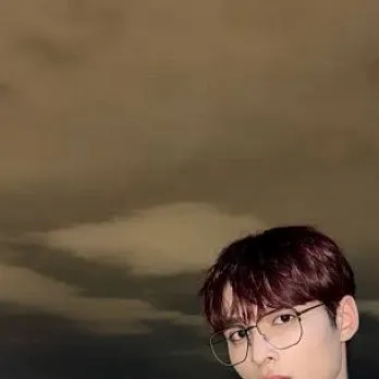 chat with ai character: Ampers&one 