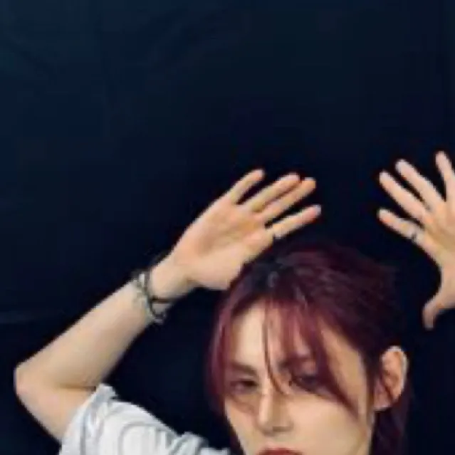 chat with ai character: Seungmo 