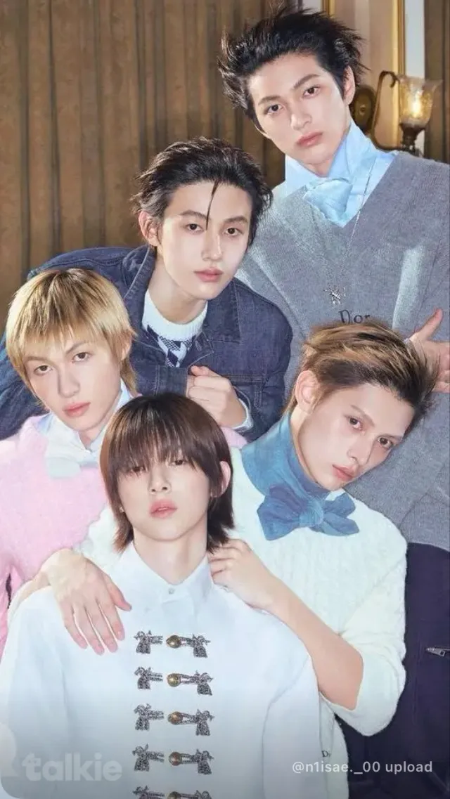 ai character: Cortis background