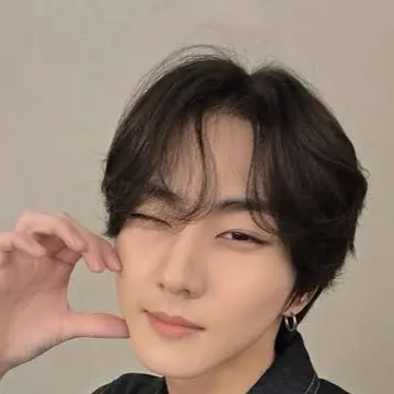 chat with ai character: Jungwon 