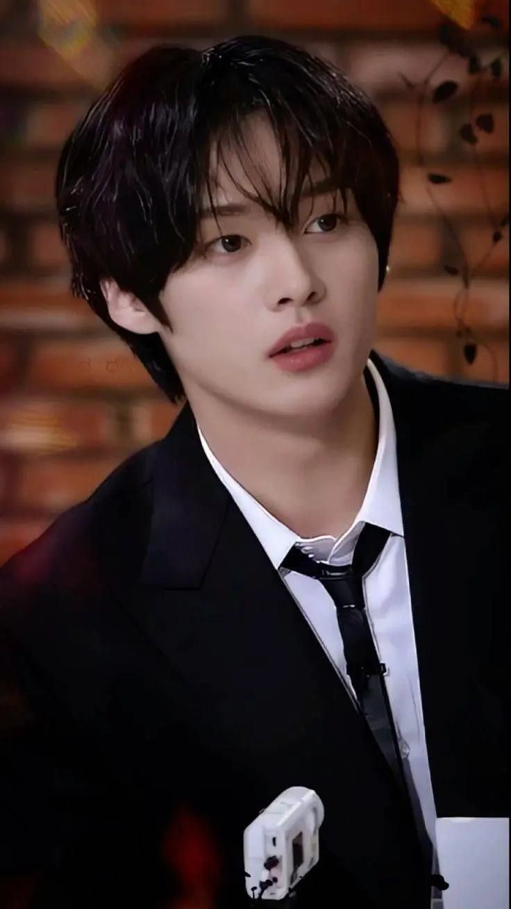 ai character: minho background